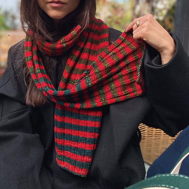 Sleigh Tracks Reversible Scarf Pattern Uneek DK Revolution Fibers