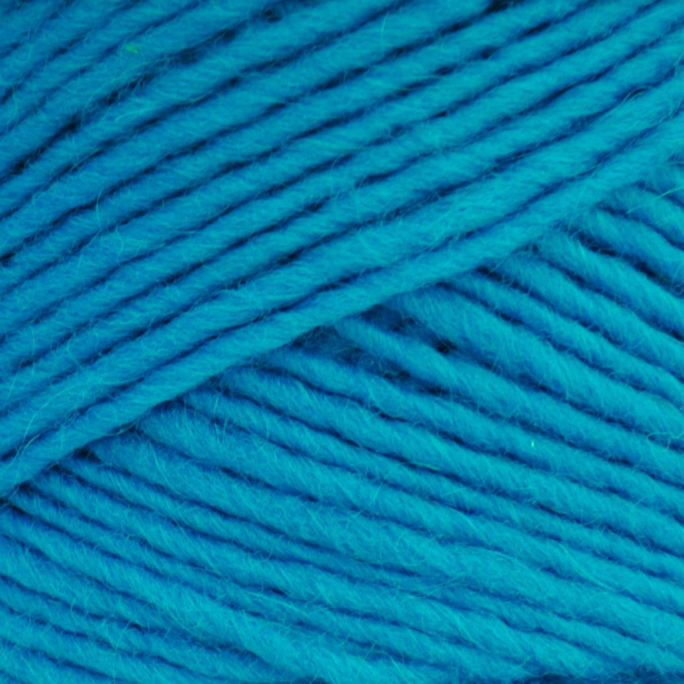 Brown Sheep Lamb’s Pride Worsted wool-mohair yarn close-up, Ocean Breeze bright turquoise — at Revolution Fibers