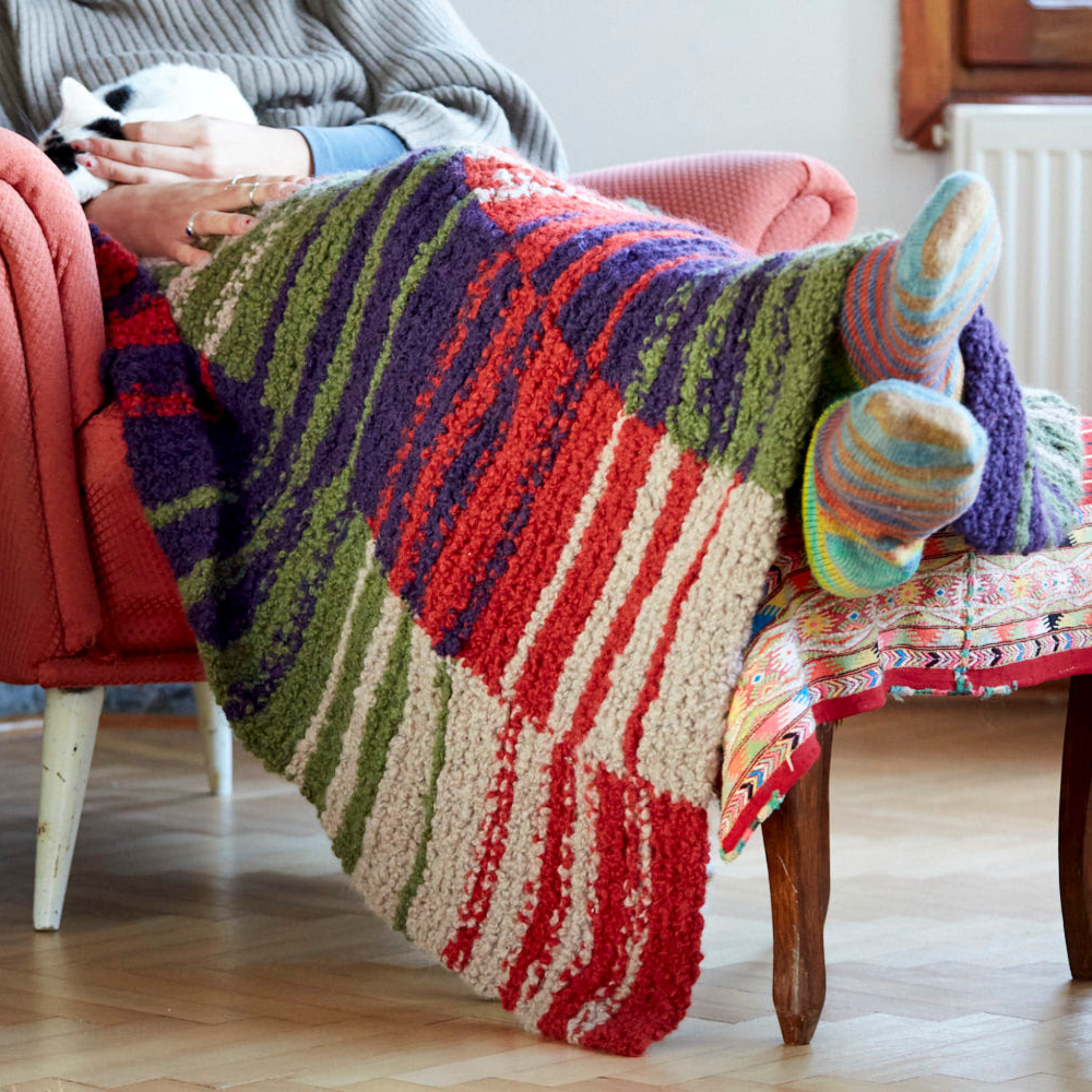 Finished Accoloration reversible throw blanket in the Twilight Harvest colorway – hand-knit with Lanalpaca yarn.