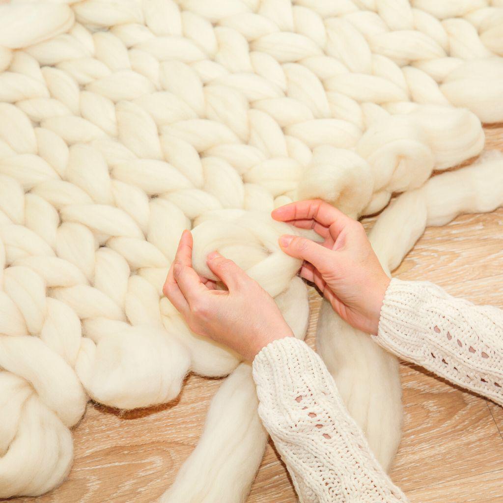 Revolution Fibers Merino Wool Roving 1 lb (16 Ounces) for Spinning | Soft  Chunky Jumbo Yarn for Arm Knitting Blanket |100% Natural Undyed (Off-White)